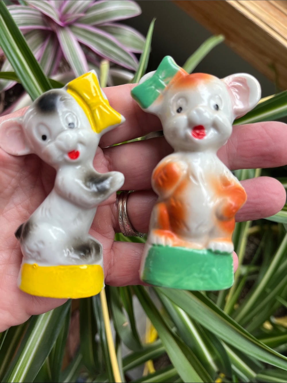 2 Vtg Anthropomorphic 3” Tall Smiling Bears W/Bows JAPAN Ceramic Figurines